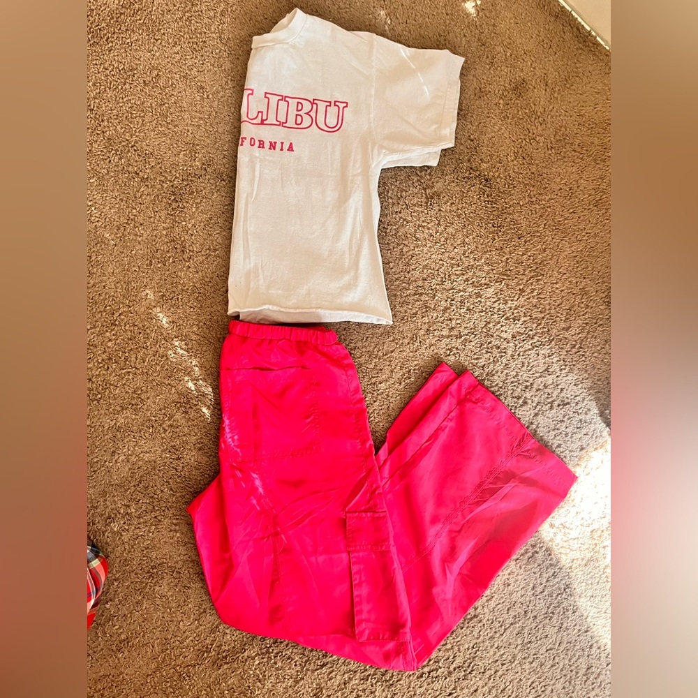 ✨White Graphic Tee and Pink Pants Set
